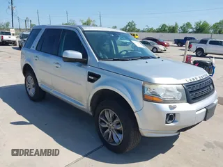 2013 Land Rover LR2 z VIN SALFR2BG7DH328733, wystawiony jako IAAI lot #42012174 z przebiegiem 116 852 mil mil oraz . Historia ofert i sprzedaży dostępna na DreamBid. Obrazek 1.