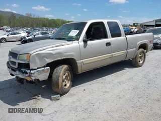 2005 Chevrolet Silverado 1500 Z71 with VIN 1GCEK19Z15Z192815, listed as a IAAI auction lot 42071205 with 352,883 mi miles. Bid and sale history available at carsss.com. Image 2.
