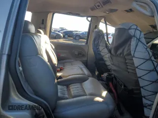 1999 GMC Yukon with VIN 1GKEK13R7XJ715284, listed as a Copart auction lot 83627984 with 186,518 mi miles and Non Repairable. Bid and sale history available at carsss.com. Image 11.