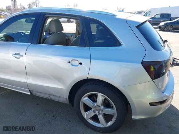 2011 Audi Q5 3.2L Premium Plus with VIN WA1DKAFP9BA068715, listed as a IAAI auction lot 41867985 with 147,207 mi miles. Bid and sale history available at carsss.com. Image 6.