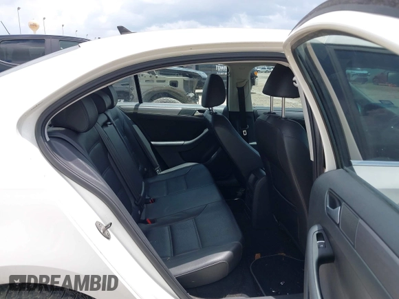 2014 Volkswagen Jetta TDI w/Premium/Nav z VIN 3VWLL7AJ4EM366694, wystawiony jako IAAI lot #42525154 z przebiegiem 89 056 mil mil oraz . Historia ofert i sprzedaży dostępna na DreamBid. Obrazek 8.