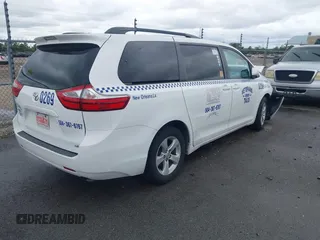 2017 Toyota Sienna LE Auto Access Seat with VIN 5TDKZ3DCXHS896658, listed as a IAAI auction lot 41973933 with 1 mi miles. Bid and sale history available at carsss.com. Image 4.