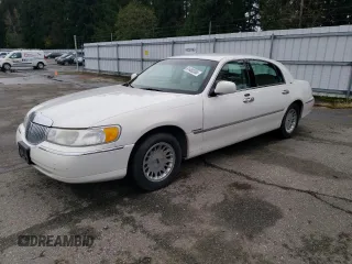 2001 Lincoln Town Car Cartier z VIN 1LNHM83W61Y621053, wystawiony jako Copart lot #81480354 z przebiegiem 211 348 mil mil oraz Szkoda całkowita • Salvage title. Historia ofert i sprzedaży dostępna na DreamBid. Obrazek 1.