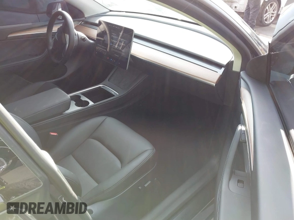 2025 Tesla Model Y Long Range with VIN 7SAYGDED6SF229498, listed as a IAAI auction lot 41086718 with 509 mi miles and . Bid and sale history available at DreamBid. Image 5.