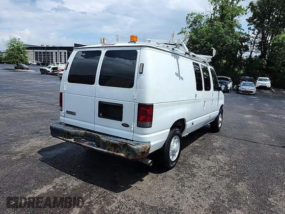2011 Ford Econoline Cargo Commercial z VIN 1FTNE2EL2BDB32114, wystawiony jako IAAI lot #42774199 z przebiegiem 130 449 mil mil oraz . Historia ofert i sprzedaży dostępna na DreamBid. Obrazek 2.
