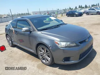 2011 Scion tC z VIN JTKJF5C77B3015100, wystawiony jako IAAI lot #42414853 z przebiegiem 231 600 mil mil oraz . Historia ofert i sprzedaży dostępna na DreamBid. Obrazek 1.