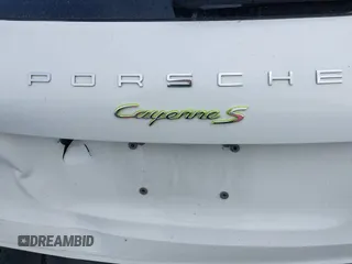 2016 Porsche Cayenne S E-Hybrid z VIN WP1AE2A22GLA17486, wystawiony jako IAAI lot #42229641 z przebiegiem 91 642 mil mil oraz . Historia ofert i sprzedaży dostępna na DreamBid. Obrazek 21.