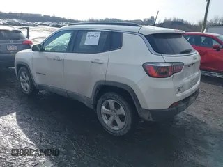 2019 Jeep Compass Latitude with VIN 3C4NJDBB7KT703593, listed as a IAAI auction lot 41490224 with 99,640 mi miles. Bid and sale history available at carsss.com. Image 3.