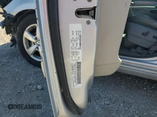 2011 Volkswagen Routan SE with VIN 2V4RW3DG0BR621820, listed as a Copart auction lot 87670825 with 180,222 mi miles and Salvage title. Bid and sale history available at DreamBid. Image 13.