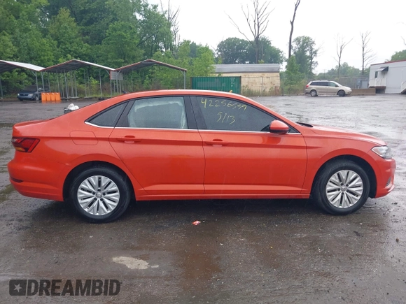 2019 Volkswagen Jetta S z VIN 3VWCB7BU8KM232522, wystawiony jako IAAI lot #42256559 z przebiegiem 118 141 mil mil oraz . Historia ofert i sprzedaży dostępna na DreamBid. Obrazek 13.
