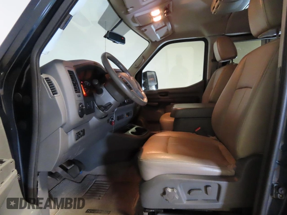 2020 Nissan NV 3500 HD SL z VIN 5BZAF0AA3LN851131, wystawiony jako Copart lot #78680004 z przebiegiem 80 372 mil mil oraz Szkoda całkowita • Salvage title. Historia ofert i sprzedaży dostępna na DreamBid. Obrazek 9.