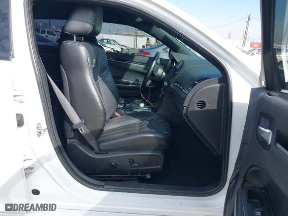 2019 Chrysler 300 with VIN 2C3CCABG7KH559570, listed as a IAAI auction lot 41681229 with NaN miles. Bid and sale history available at carsss.com. Image 5.
