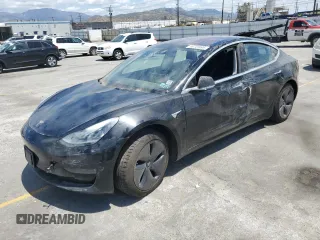 2018 Tesla Model 3 Long Range Battery z VIN 5YJ3E1EA9JF008431, wystawiony jako Copart lot #56741695 z przebiegiem 38 833 mil mil oraz Szkoda całkowita • Salvage title. Historia ofert i sprzedaży dostępna na DreamBid. Obrazek 1.