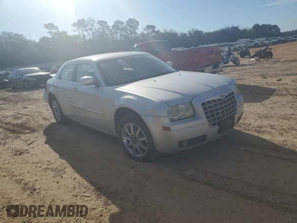2009 Chrysler 300 z VIN 2C3KK53V09H568544, wystawiony jako Copart lot #47015735 z przebiegiem 126 245 mil mil oraz Szkoda całkowita • Salvage title. Historia ofert i sprzedaży dostępna na DreamBid. Obrazek 4.