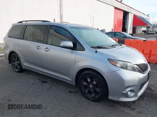 2011 Toyota Sienna SE with VIN 5TDXK3DC4BS070311, listed as a IAAI auction lot 41379741 with 138,589 mi miles. Bid and sale history available at carsss.com. Image 1.