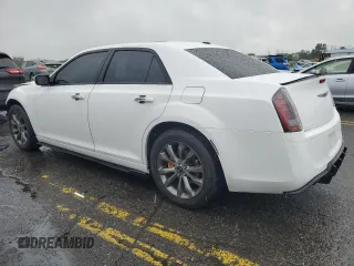 2014 Chrysler 300 S z VIN 2C3CCAGG1EH241876, wystawiony jako Copart lot #57965795 z przebiegiem 129 612 mil mil oraz Szkoda całkowita • Salvage title. Historia ofert i sprzedaży dostępna na DreamBid. Obrazek 2.