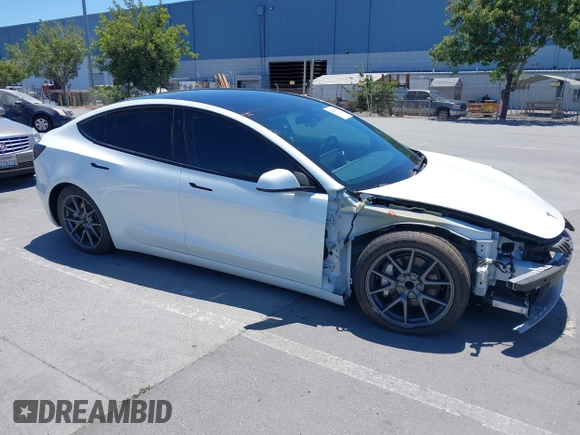 2023 Tesla Model 3 z VIN 5YJ3E1EA4PF454754, wystawiony jako IAAI lot #42665785 z przebiegiem 5 218 mil mil oraz . Historia ofert i sprzedaży dostępna na DreamBid. Obrazek 1.