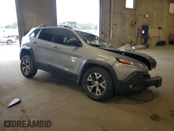 2014 Jeep Cherokee Trailhawk with VIN 1C4PJMBSXEW213981, listed as a Copart auction lot 60440495 with 136,612 mi miles and Salvage title. Bid and sale history available at DreamBid. Image 4.