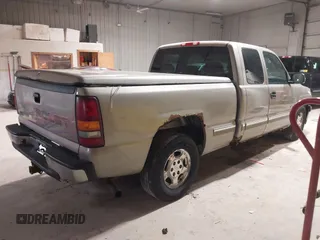 2002 Chevrolet Silverado 1500 LT with VIN 2GCEC19T021256016, listed as a IAAI auction lot 41947461 with 221,880 mi miles. Bid and sale history available at carsss.com. Image 4.