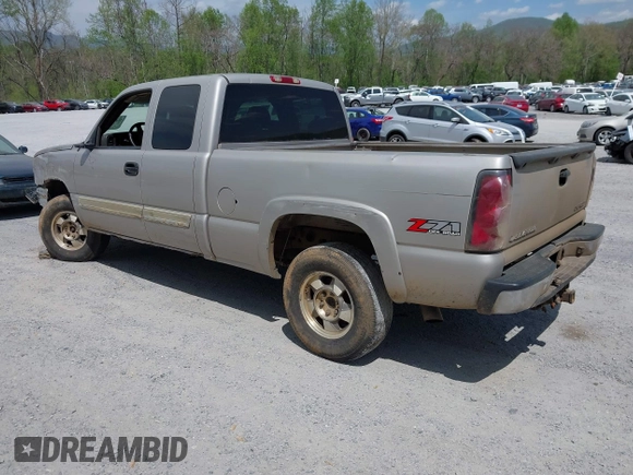 2005 Chevrolet Silverado 1500 Z71 with VIN 1GCEK19Z15Z192815, listed as a IAAI auction lot 42071205 with 352,883 mi miles. Bid and sale history available at carsss.com. Image 3.