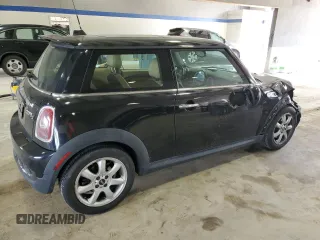 2010 MINI Hardtop S с VIN WMWMF7C55ATX44934, выставлен на аукционе Copart как лот 54049965 с пробегом 66 452 миль миль и Списание • Salvage title. История ставок и продаж доступна на DreamBid. Изображение 3.