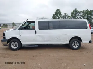 2020 Chevrolet Express Passenger LT z VIN 1GAZGPFG4L1121251, wystawiony jako IAAI lot #41306415 z przebiegiem 77 060 mil mil oraz . Historia ofert i sprzedaży dostępna na DreamBid. Obrazek 18.