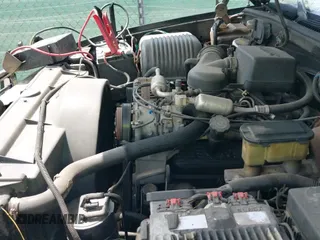 1996 Chevrolet Silverado 1500 z VIN 1GCEK19R2TE141778, wystawiony jako IAAI lot #42410891 z przebiegiem 306 654 mil mil oraz . Historia ofert i sprzedaży dostępna na DreamBid. Obrazek 12.