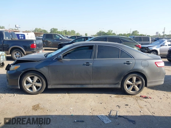 2011 Toyota Camry LE z VIN 4T1BF3EKXBU773360, wystawiony jako IAAI lot #41991860 z przebiegiem 201 251 mil mil oraz . Historia ofert i sprzedaży dostępna na DreamBid. Obrazek 14.