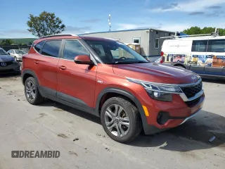 2022 Kia Seltos S with VIN KNDEUCAAXN7276641, listed as a Copart auction lot 57770305 with 26,594 mi miles and Salvage title. Bid and sale history available at DreamBid. Image 4.