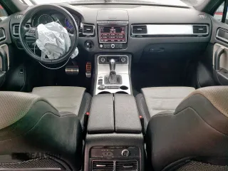 2017 Volkswagen Touareg Wolfsburg Edition z VIN WVGRF7BP2HD006004, wystawiony jako Copart lot #46347485 z przebiegiem 59 345 mil mil oraz Szkoda całkowita • Salvage title. Historia ofert i sprzedaży dostępna na DreamBid. Obrazek 8.