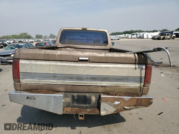 1992 Ford F-250 with VIN 1FTHX26M1NKB22897, listed as a Copart auction lot 87669905 with 0 mi miles and Clean Title. Bid and sale history available at carsss.com. Image 10.