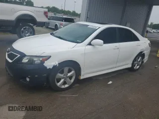 2011 Toyota Camry LE z VIN 4T1BF3EK5BU582462, wystawiony jako Copart lot #61060055 z przebiegiem 179 806 mil mil oraz Czysty tytuł • Clean title. Historia ofert i sprzedaży dostępna na DreamBid. Obrazek 1.