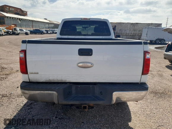 2011 Ford F-250 XL z VIN 1FT7X2BTXBEC55936, wystawiony jako Copart lot #61014275 z przebiegiem 199 882 mil mil oraz Czysty tytuł • Clean title. Historia ofert i sprzedaży dostępna na DreamBid. Obrazek 6.