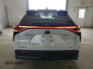 2023 Toyota bZ4X XLE z VIN JTMABACA4PA021222, wystawiony jako Copart lot #50700705 z przebiegiem 14 750 mil mil oraz Szkoda całkowita • Salvage title. Historia ofert i sprzedaży dostępna na DreamBid. Obrazek 6.