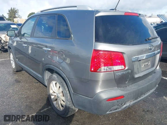 2011 Kia Sorento LX with VIN 5XYKTDA2XBG166661, listed as a IAAI auction lot 41795397 with 84,562 mi miles. Bid and sale history available at carsss.com. Image 3.