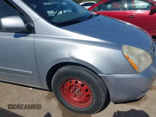 2006 Kia Sedona LX with VIN KNDMB233266036243, listed as a IAAI auction lot 41929441 with 202,851 mi miles. Bid and sale history available at carsss.com. Image 14.