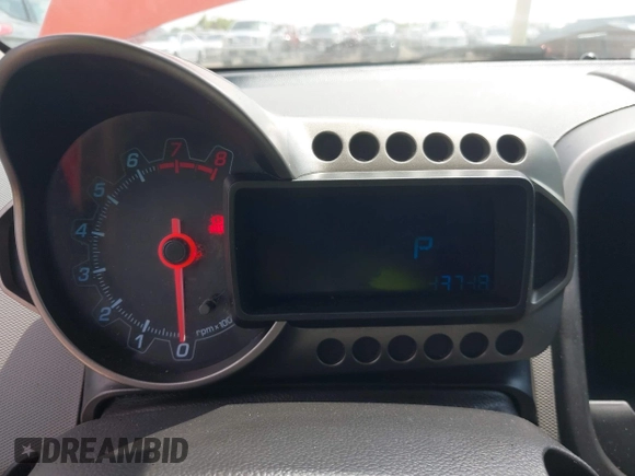 2012 Chevrolet Sonic LS z VIN 1G1JA6SH3C4116855, wystawiony jako IAAI lot #42513686 z przebiegiem Nie podano mil oraz . Historia ofert i sprzedaży dostępna na DreamBid. Obrazek 7.