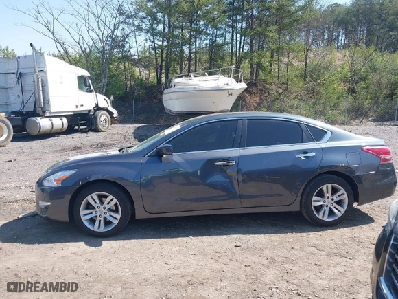 2013 Nissan Altima 2.5 SL with VIN 1N4AL3AP2DC104007, listed as a IAAI auction lot 41835286 with 247,964 mi miles. Bid and sale history available at carsss.com. Image 6.