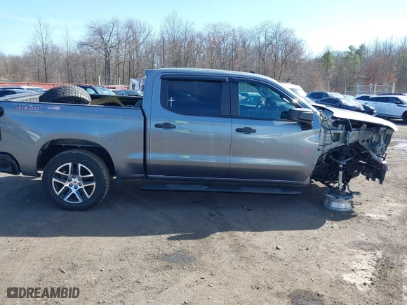 2019 Chevrolet Silverado 1500 Custom Trail Boss with VIN 3GCPYCEF5KG148682, listed as a IAAI auction lot 41826656 with 54,682 mi miles. Bid and sale history available at carsss.com. Image 13.