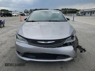 2015 Chrysler 200 S z VIN 1C3CCCBBXFN747271, wystawiony jako Copart lot #54495565 z przebiegiem 136 056 mil mil oraz Szkoda całkowita • Salvage title. Historia ofert i sprzedaży dostępna na DreamBid. Obrazek 5.