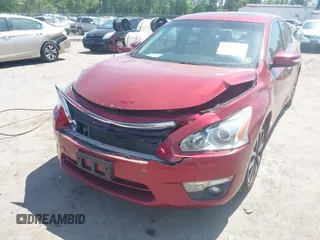 2015 Nissan Altima SV with VIN 1N4AL3AP5FC588001, listed as a IAAI auction lot 42075596 with 110,143 mi miles and . Bid and sale history available at carsss.com. Image 6.