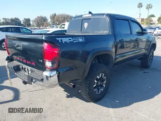 2019 Toyota Tacoma SR z VIN 5TFCZ5AN9KX199814, wystawiony jako IAAI lot #41841821 z przebiegiem 69 276 mil mil oraz . Historia ofert i sprzedaży dostępna na DreamBid. Obrazek 4.