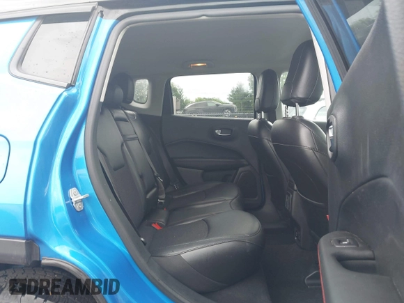 2019 Jeep Compass Trailhawk z VIN 3C4NJDDB6KT760638, wystawiony jako IAAI lot #42634778 z przebiegiem 88 965 mil mil oraz . Historia ofert i sprzedaży dostępna na DreamBid. Obrazek 8.