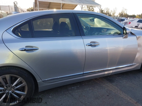 2014 Lexus LS 460 with VIN JTHBL5EF2E5132342, listed as a IAAI auction lot 41824998 with 75,301 mi miles and . Bid and sale history available at DreamBid. Image 13.