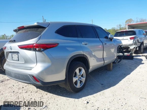 2021 Toyota Highlander L with VIN 5TDZZRAH9MS533683, listed as a IAAI auction lot 41788553 with 31,564 mi miles and . Bid and sale history available at DreamBid. Image 4.