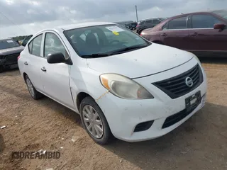 2014 Nissan Versa SV z VIN 3N1CN7AP1EL823701, wystawiony jako IAAI lot #42163199 z przebiegiem 90 248 mil mil oraz . Historia ofert i sprzedaży dostępna na DreamBid. Obrazek 1.