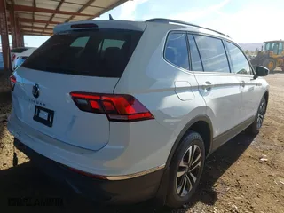 2022 Volkswagen Tiguan S with VIN 3VV1B7AX2NM001840, listed as a IAAI auction lot 41425588 with 28,720 mi miles. Bid and sale history available at carsss.com. Image 4.