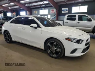 2019 Mercedes-Benz A 220 z VIN WDD3G4FBXKW035563, wystawiony jako Copart lot #57458165 z przebiegiem 79 263 mil mil oraz Czysty tytuł • Clean title. Historia ofert i sprzedaży dostępna na DreamBid. Obrazek 4.