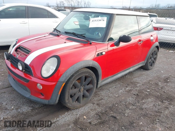 2003 MINI Hardtop S z VIN WMWRE33403TD67718, wystawiony jako IAAI lot #41533078 z przebiegiem 149 649 mil mil oraz . Historia ofert i sprzedaży dostępna na DreamBid. Obrazek 2.