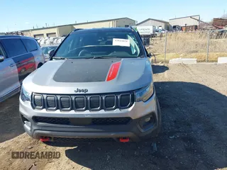 2022 Jeep Compass Trailhawk z VIN 3C4NJDDB8NT192316, wystawiony jako IAAI lot #42044851 z przebiegiem 12 656 mil mil oraz . Historia ofert i sprzedaży dostępna na DreamBid. Obrazek 12.